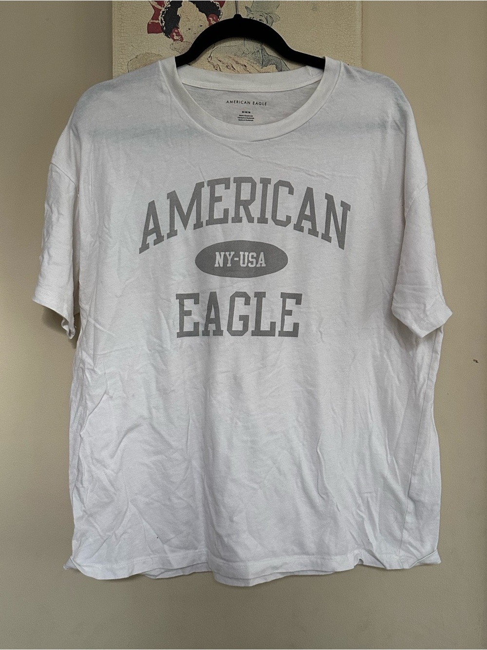 American Eagle Outfitters White Graphic Logo T-Shirt size m